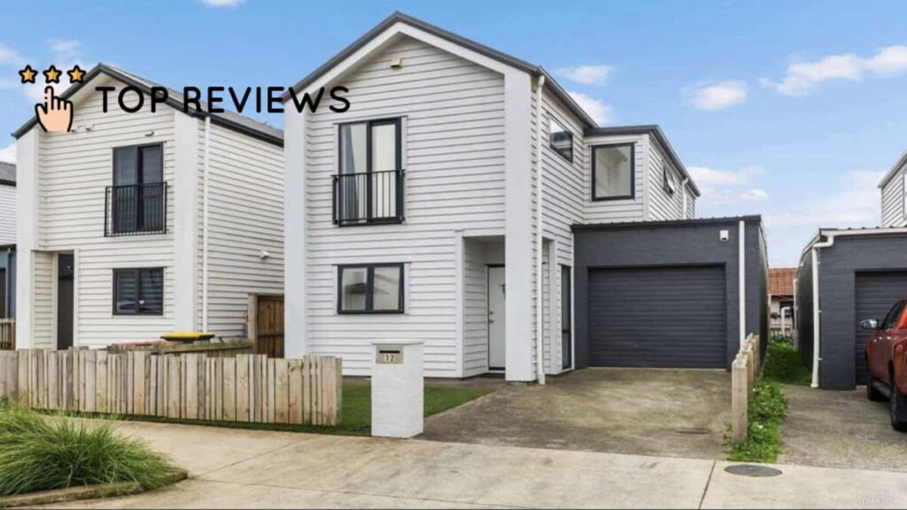 Housing in Mangere Bridge